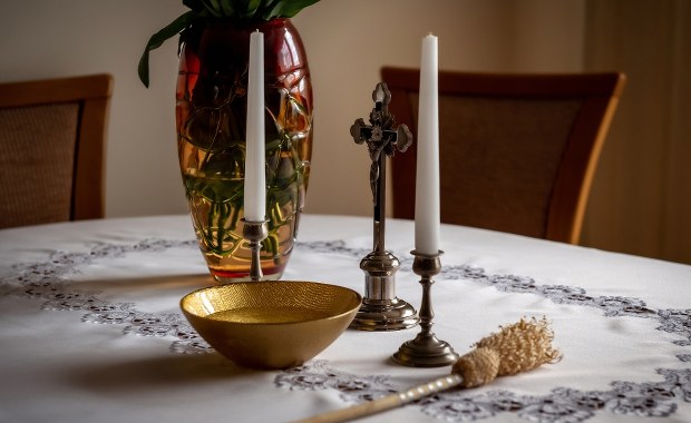 Chodził po kolędzie mimo zakazu. Kara dla księdza oskarżonego o pedofilię