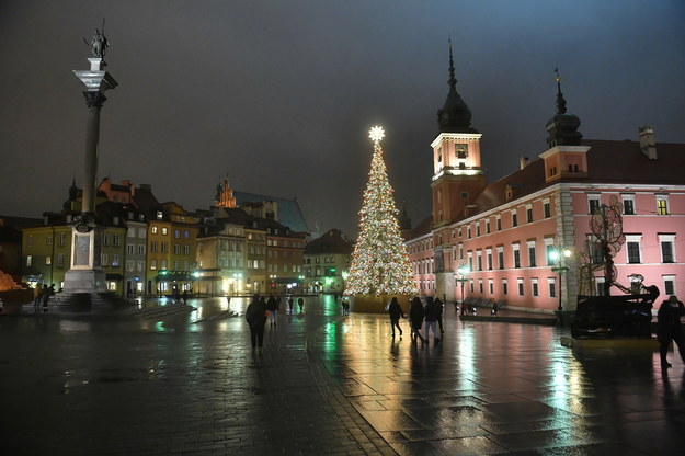 metrowa choinka rozświetliła plac Zamkowy w Warszawie RMF