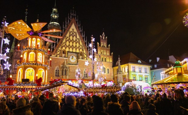 Choinka na wrocławskim rynku już rozświetlona