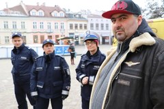 Choinkowa ekipa RMF FM z wizytą u rzeszowskich policjantów
