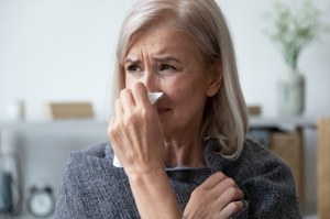 Choroba imituje migrenę i przeziębienie. Do czego prowadzi zapalenie zatok?