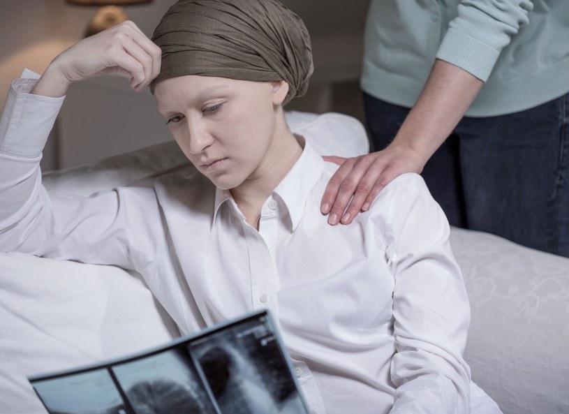 Choroba nowotworowa to dramat również dla rodziny pacjenta /123RF/PICSEL