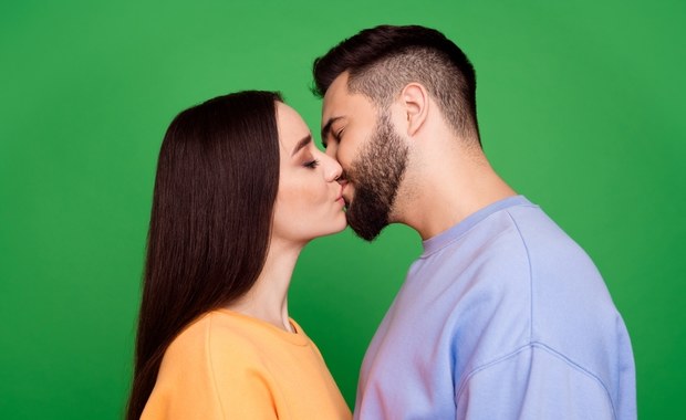 Choroby, które może przenieść pocałunek. Jak uniknąć zakażenia? 