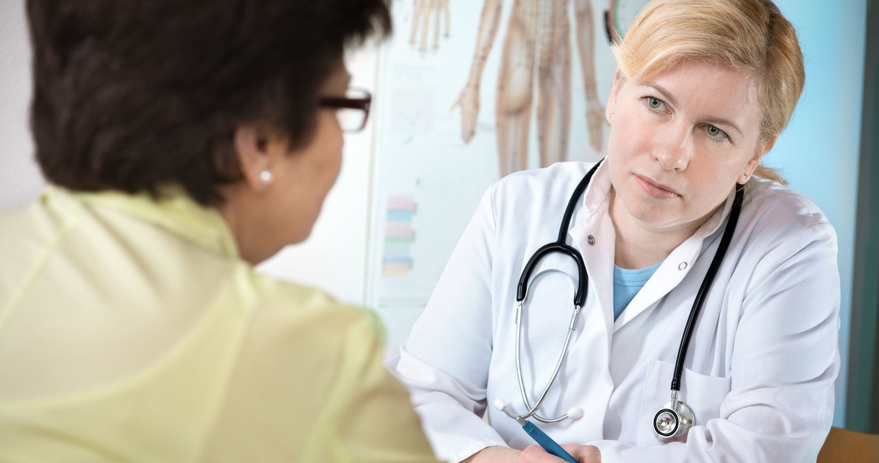 Choroby przewlekłe powodują kosztowną absencję pracowników /123RF/PICSEL