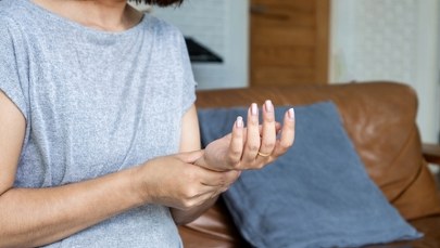 Choroby reumatyczne to problem seniorów? Specjalista: To mit!