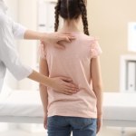 Choroby reumatyczne u dzieci. Co powinno zaniepokoić rodziców?