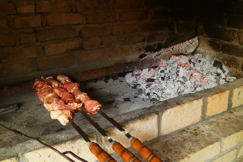 Chorowac, czyli grillowane mięso, to jeden z armeńskich przysmaków /123RF/PICSEL