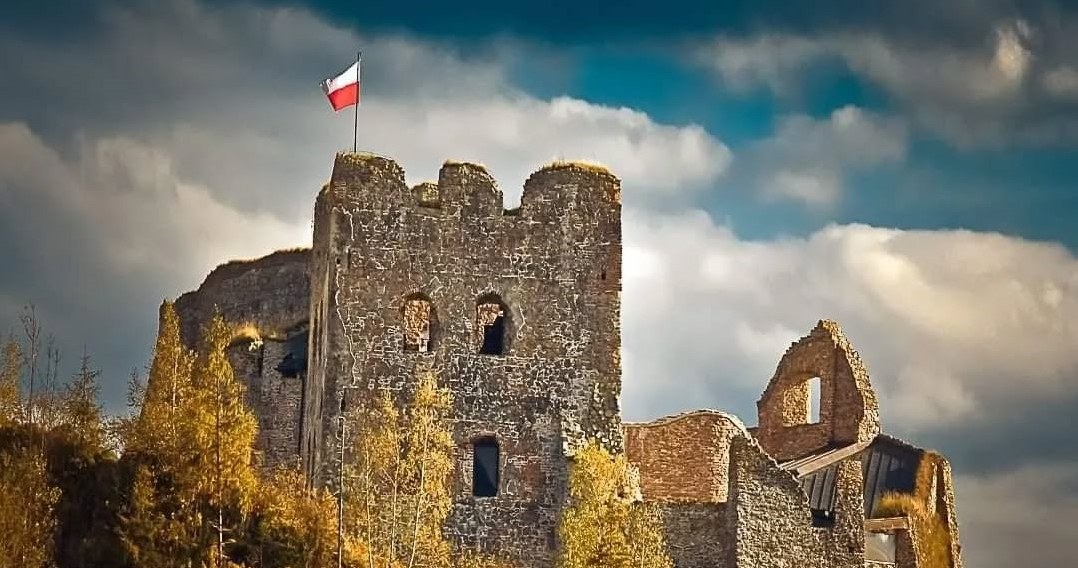Чорштинський замок. Чому його варто відвідати восени? /Domena publiczna