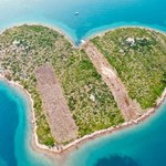 Chorwacja: Ktoś złamał zakaz budowy na słynnej wyspie w kształcie serca