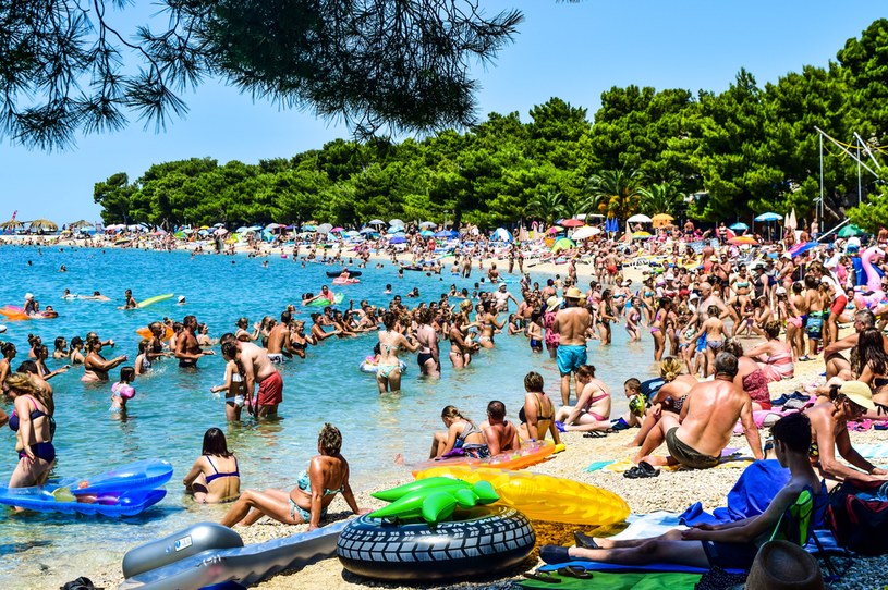 Chorwacja przyciąga turystów krajobrazem, słoneczną pogodą i pysznym jedzeniem, a także krystalicznie czystymi wodami oraz architekturą /123RF/PICSEL