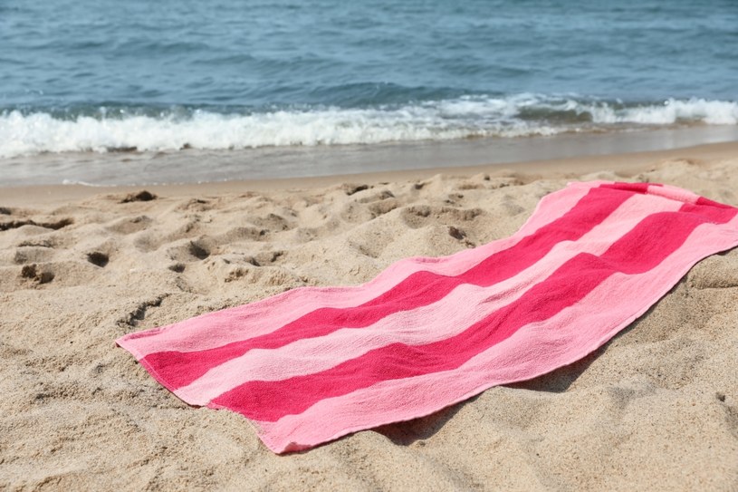 Chorwackie władze samorządowe walczą z praktykami "rezerwowania" miejsca na plaży poprzez rozkładanie ręczników /123RF/PICSEL