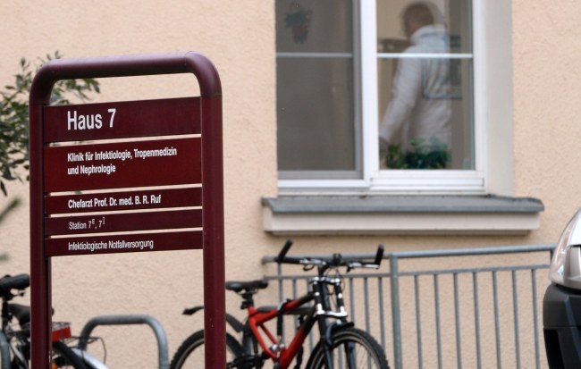 Chory mężczyzna byl leczony w tym szpitalu /Hendrik Schmidt /PAP/EPA