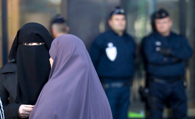 Chórzyści opery nie chcieli śpiewać. Przez muzułmankę w nikabie