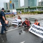 "Chowamy klej do kieszeni". Ostatnie Pokolenie ogłosiło koniec działalności