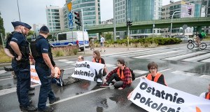 "Chowamy klej do kieszeni". Ostatnie Pokolenie ogłosiło koniec działalności