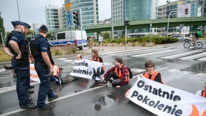 "Chowamy klej do kieszeni". Ostatnie Pokolenie ogłosiło koniec działalności