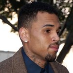 Chris Brown dołączy do akcji "Pomaganie jest trendy"