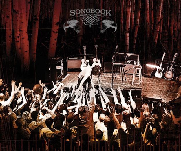 Chris Cornell i jego cztery gitary na okładce albumu "Songbook" /