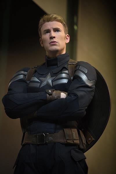Chris Evans jako Kapitan Ameryka w filmie "Kapitan Ameryka: zimowy żołnierz" /materiały dystrybutora