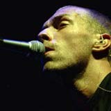 Chris Martin (Coldplay) słabszy od Szalonej Żaby /AFP