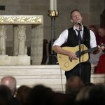 Chris Martin zaśpiewał na pogrzebie syna Joe Bidena