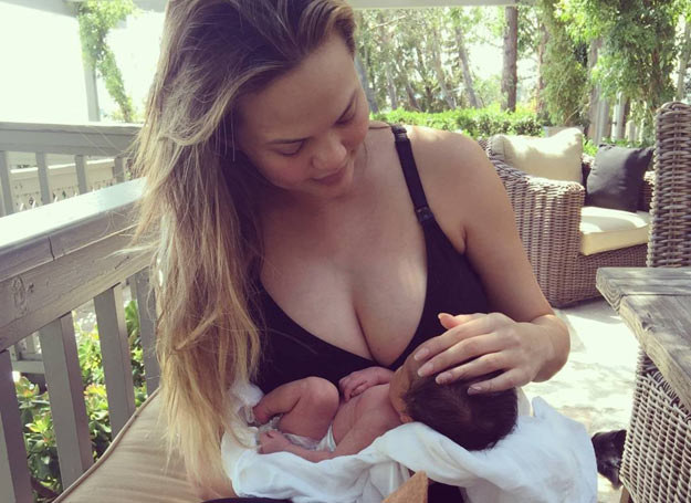 Chrissy Teigen z córeczką Luną /Instagram /East News