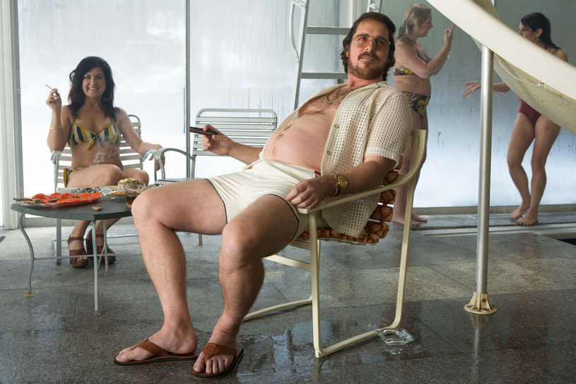 Christian Bale w filmie "American Hustle" /0070056/Reporter /East News