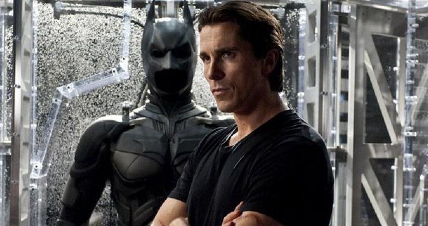 Christian Bale w scenie z filmu "Mroczny Rycerz powstaje" /materiały dystrybutora