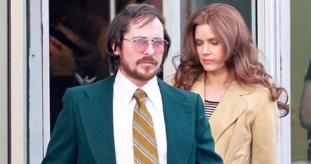 Christian Bale z Amy Adams na planie nowego filmu. /Splashnews