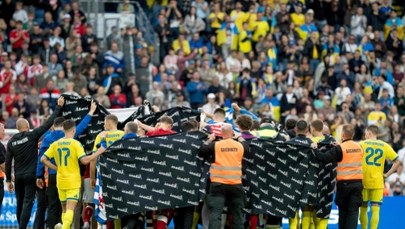 Christian Eriksen nagle upadł na murawę. Piłkarz zabrał głos ws. stanu zdrowia