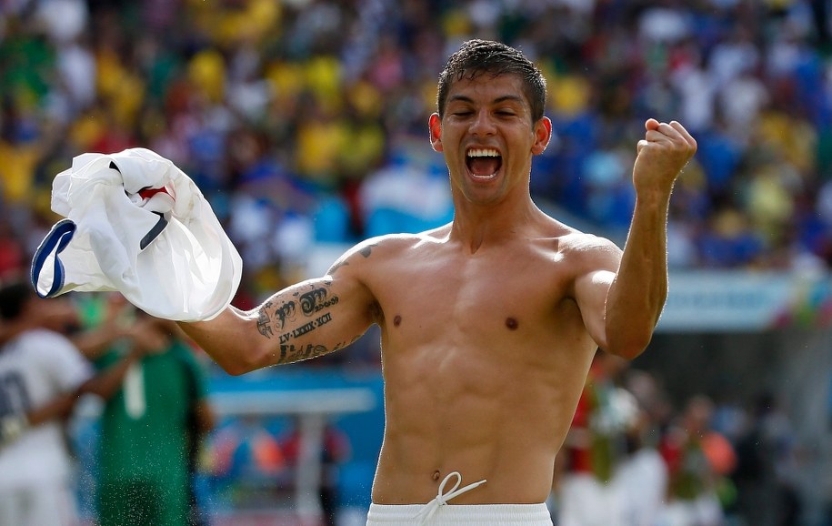 Christian Gamboa po końcowym gwizdku meczu z Włochami /YURI KOCHETKOV /PAP/EPA