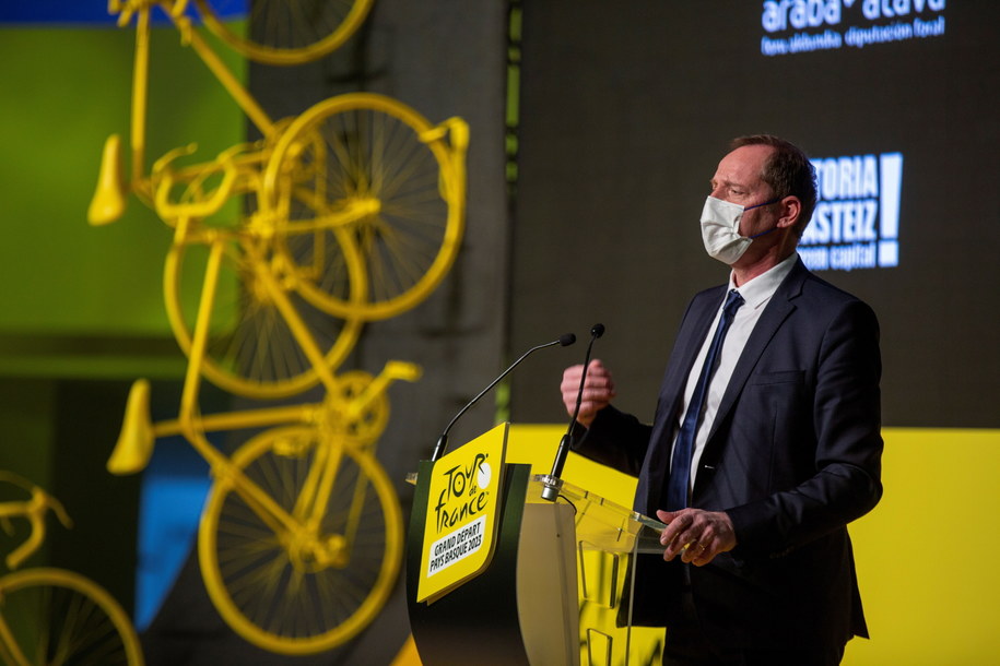 Christian Prudhomme podczas konferencji prasowej /David Aguilar /PAP/EPA