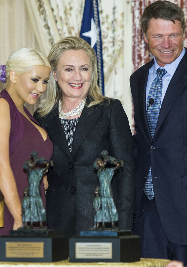 Christina Aguilera, Hilary Clinton, David Novak /AFP