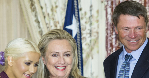 Christina Aguilera, Hilary Clinton, David Novak /AFP