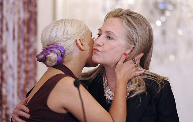 Christina Aguilera, Hilary Clinton /AFP
