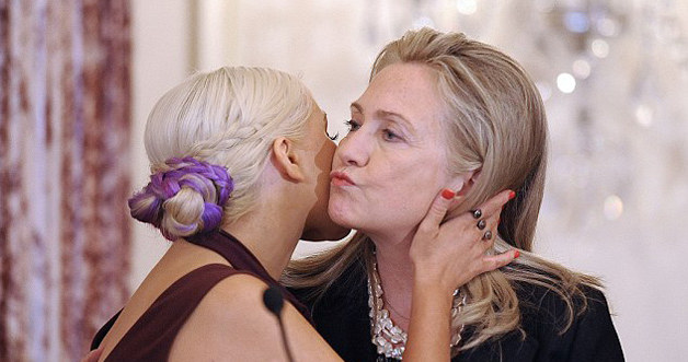 Christina Aguilera, Hilary Clinton /AFP