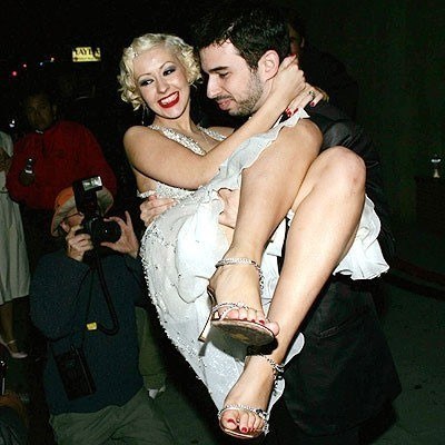 Christina Aguilera w objęciach męża Jordana Bratmana /