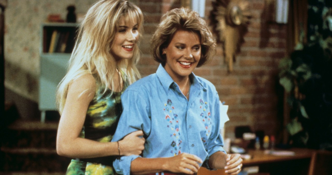 Christina Applegate i Amanda Bearse na planie serialu "Świat według Bundych" /20thCentFox/Courtesy Everett Collection/Everett Collection/East /East News