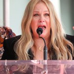 Christina Applegate po raz pierwszy pojawiła się publicznie od usłyszenia druzgocącej diagnozy. Choroba postępuje