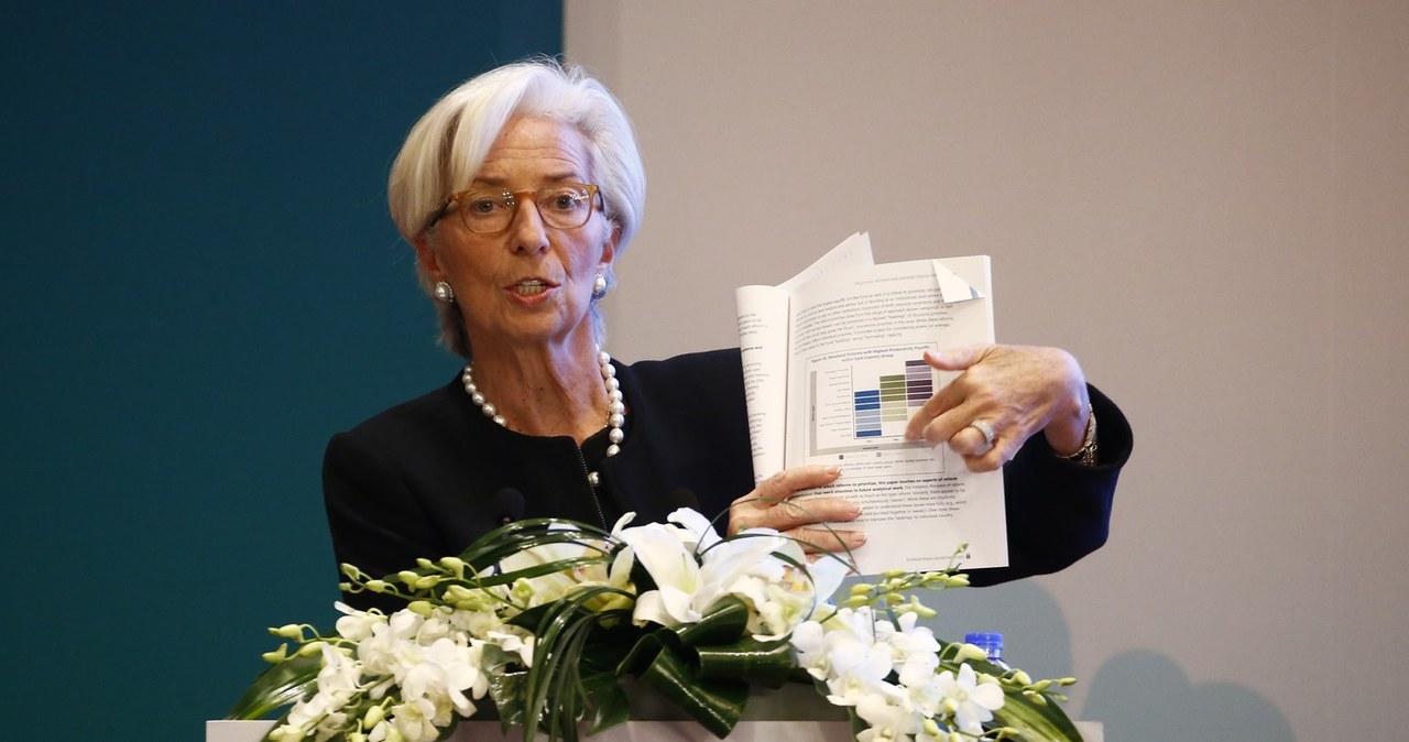 Christine Lagarde przyznała, że spadek inflacji potrwa dłużej /AFP