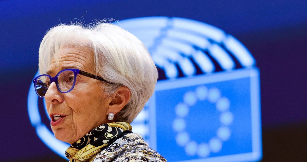Christine Lagarde w Davos niespodziewanie zasugerowała, że "prawdopodobnie" obniżka stóp procentowych może nastąpić w lecie /AFP