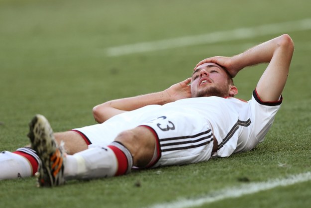 Christoph Kramer po zderzeniu z Ezequielem Garayem /Ballesteros    /PAP/EPA