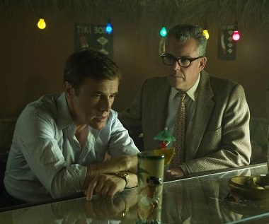 Christoph Waltz i Danny Huston w scenie z filmu "Wielkie oczy"