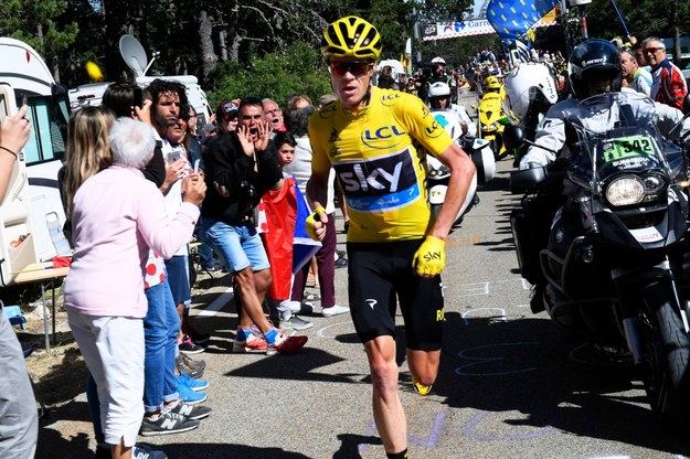 Christopher Froome biegnie do mety /STEPHANE MANTEY - POOL /PAP/EPA