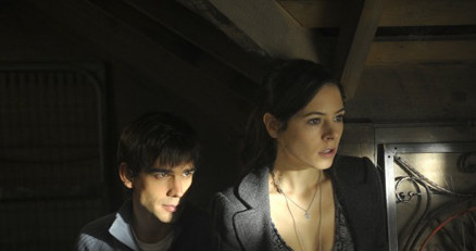 Christopher Gorham (Henry Dunn) i Elaine Cassidy (Abby Mills) w serialu "Wyspa Harpera" /materiały prasowe