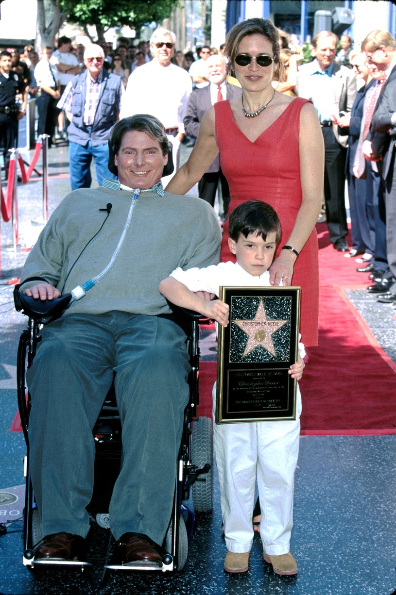 Christopher Reeve wraz z żoną Daną i synem Willem podczas odsłonięcia jego gwiazdy w Hollywoodzkiej Alei Sław w 1997 roku / Steve Granitz / Contributor /Getty Images