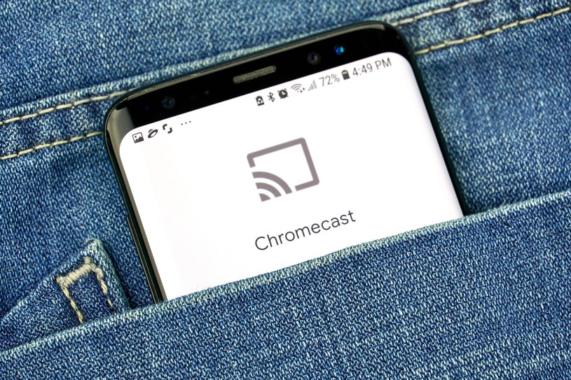 Chromecast to jeden ze sposobów bezprzewodowego przesłania obrazu z telefonu na telewizor. /123RF/PICSEL