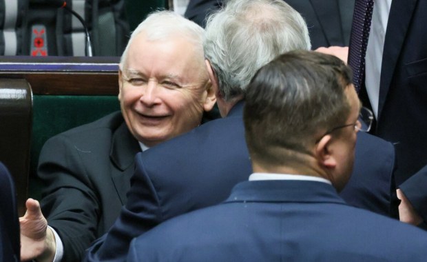 "Chrum, chrum". Nagranie z Jarosławem Kaczyńskim podbija sieć. Co zrobił prezes PiS?
