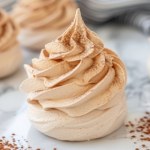 Chrup do kawy albo udekoruj nimi tort. Tym słodyczom trudno się oprzeć