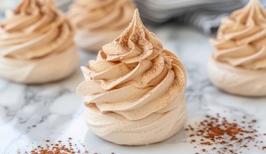 Chrup do kawy albo udekoruj nimi tort. Tym słodyczom trudno się oprzeć